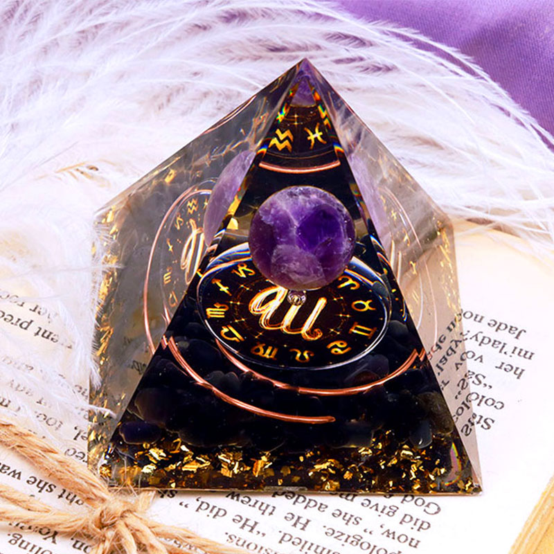 Sphère d'améthyste Olivenorma avec pyramide d'orgone du zodiaque Vierge en obsidienne
