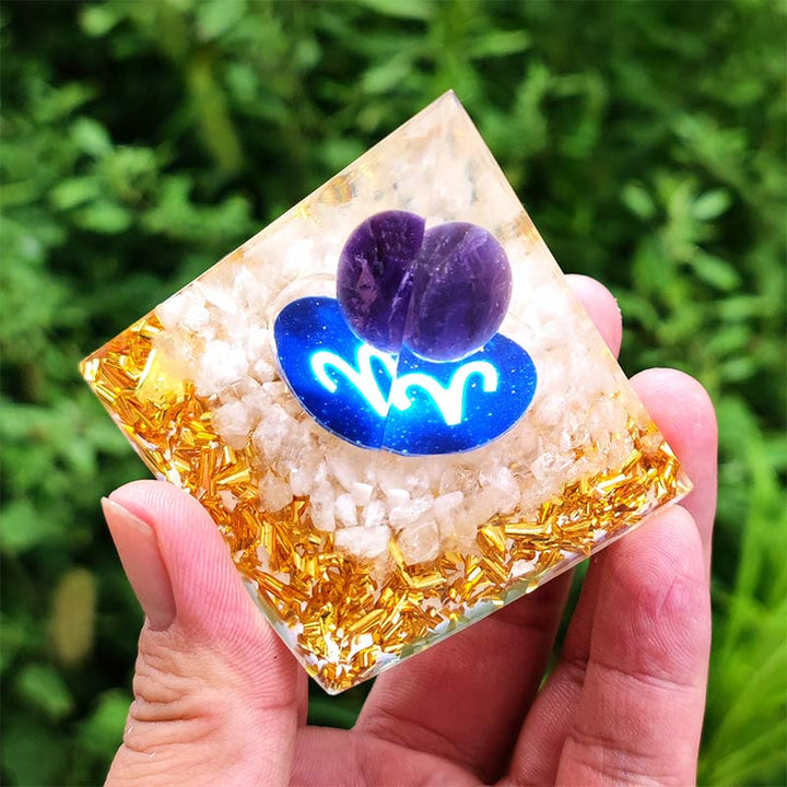 Pyramide d'orgone du zodiaque Bélier en améthyste Olivenorma avec quartz clair