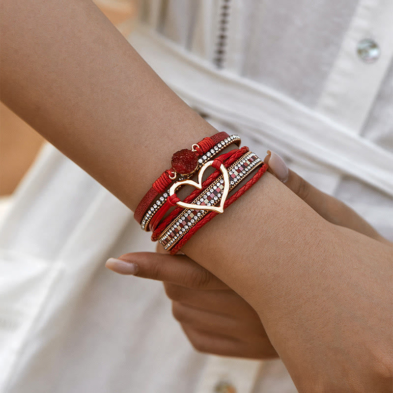 Bracelet en cuir tressé avec cœur métallique et grappe de cristaux multicolores Olivenorma