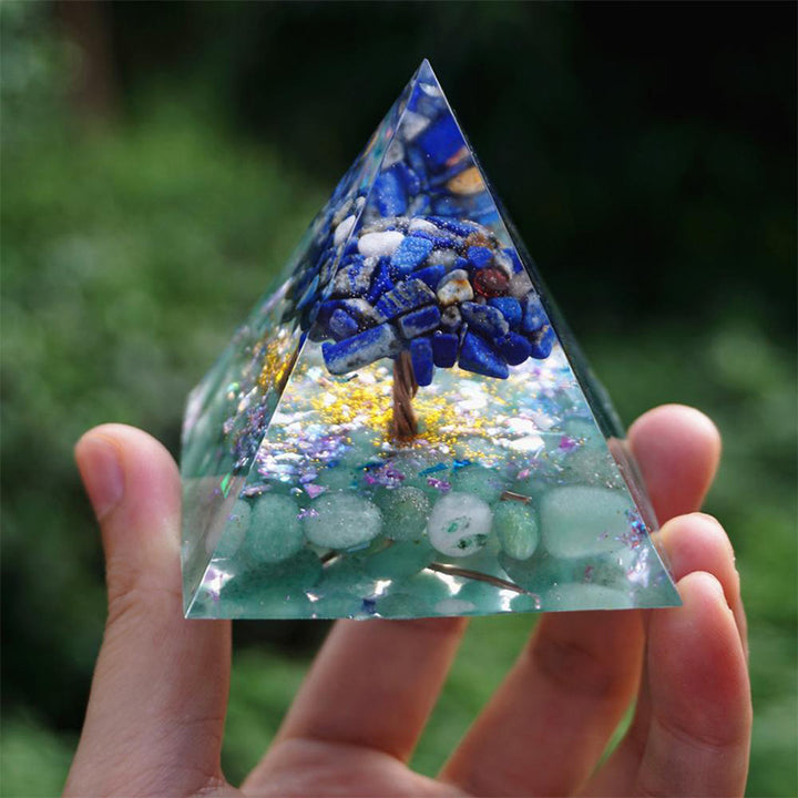 Pyramide d'orgone en lapis-lazuli Olivenorma avec aventurine verte