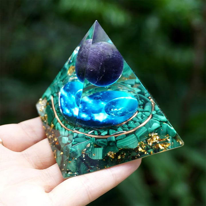 Pyramide d'orgone en améthyste Olivenorma avec malachite