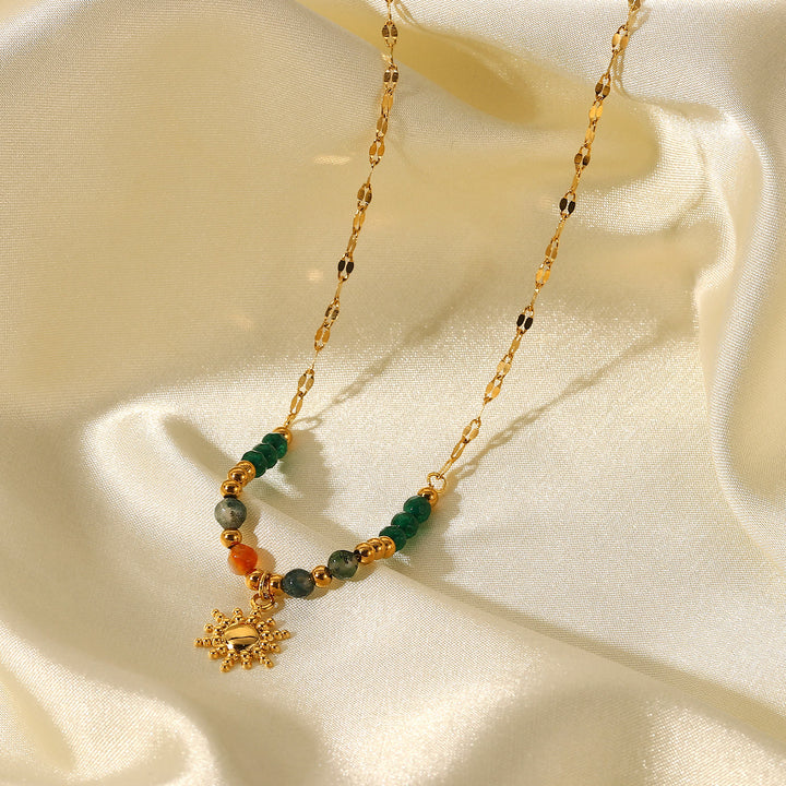 Collier avec pendentif en pierre de soleil émeraude et labradorite Olivenorma 