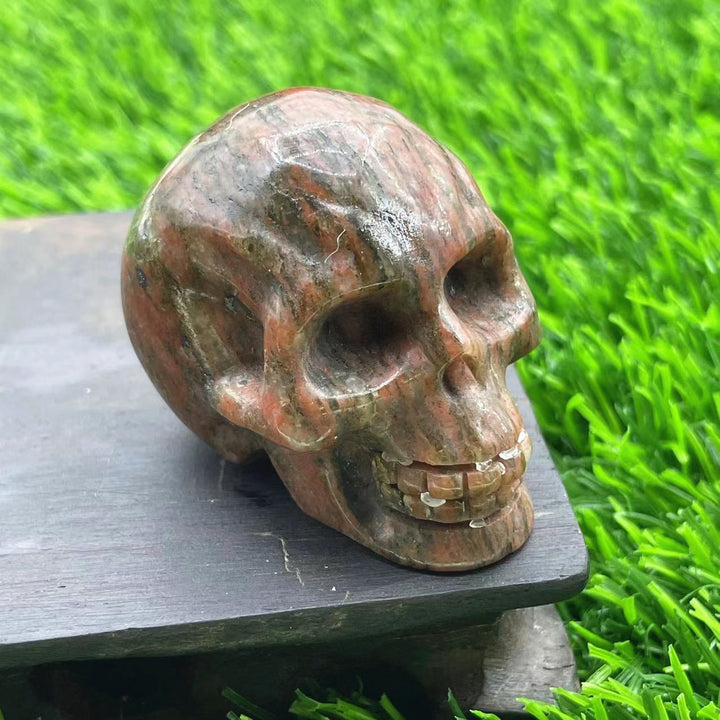 Décoration en pierre précieuse de crâne en cristal naturel sculpté Olivenorma de 5 cm 