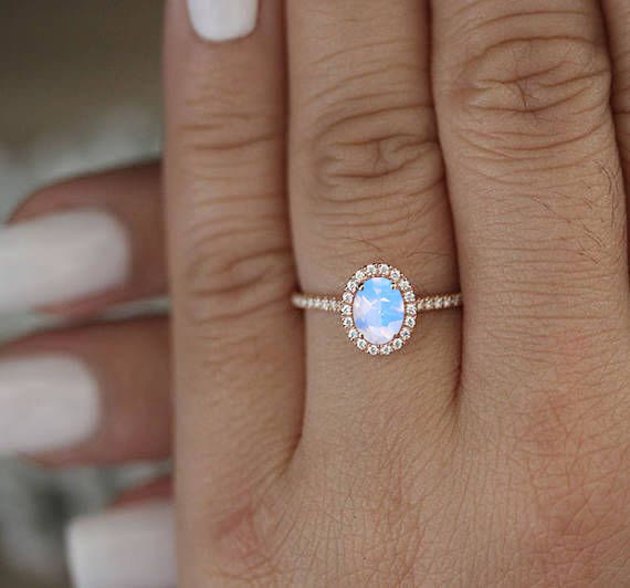 Bague de luxe en or rose avec pierre de lune Olivenorma