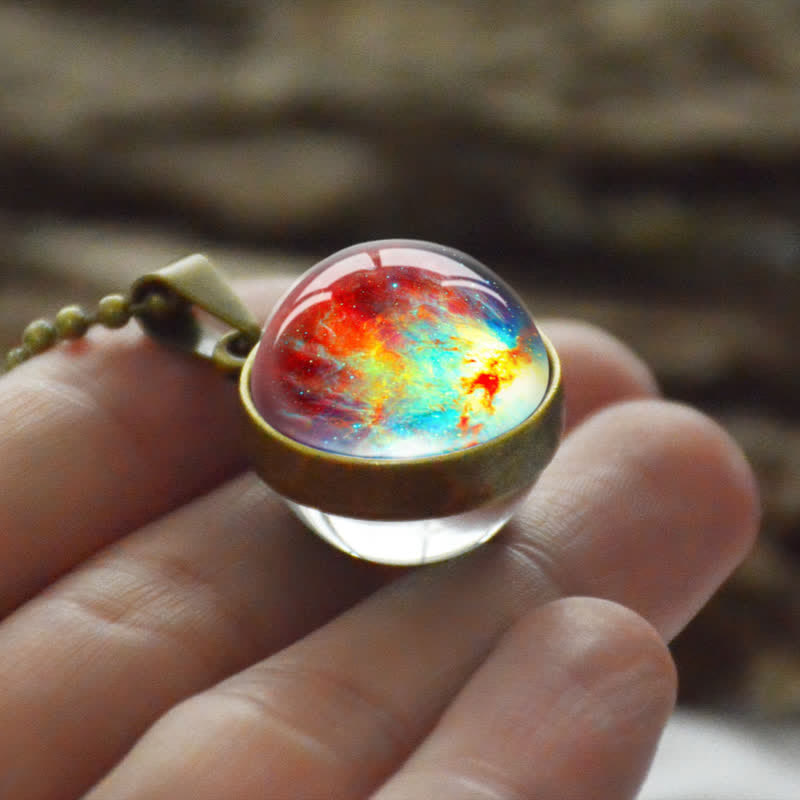 Collier coloré en boule de verre tridimensionnelle