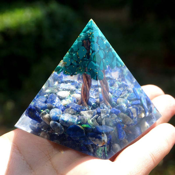 Pyramide d'orgone en lapis-lazuli avec arbre de vie turquoise