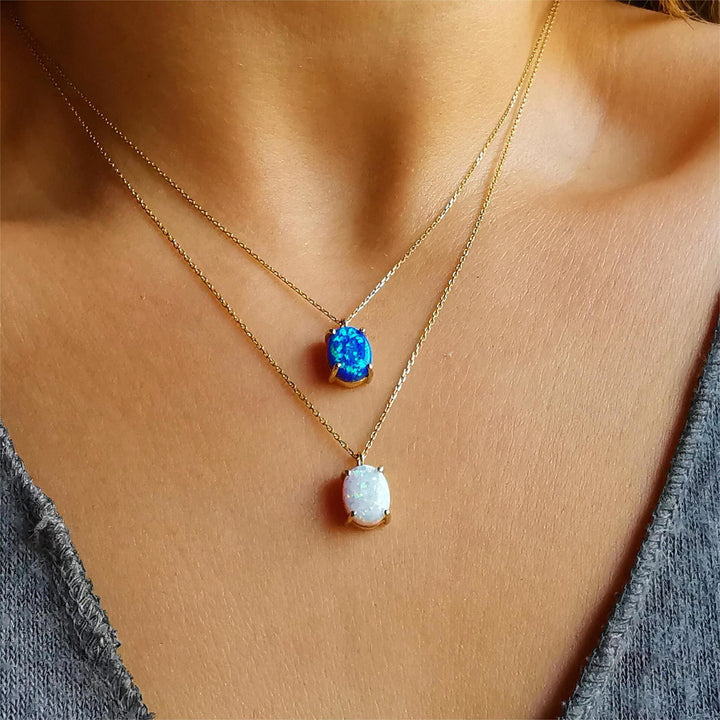 Collier en cuivre plaqué or 18 carats avec opale bleu blanc Olivenorma