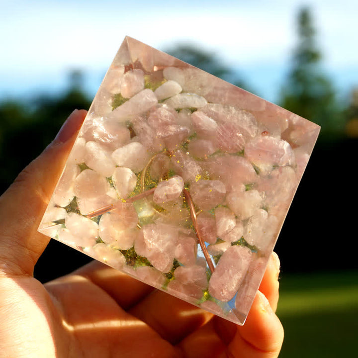 Pyramide d'orgone arbre de vie en quartz rose péridot Olivenorma
