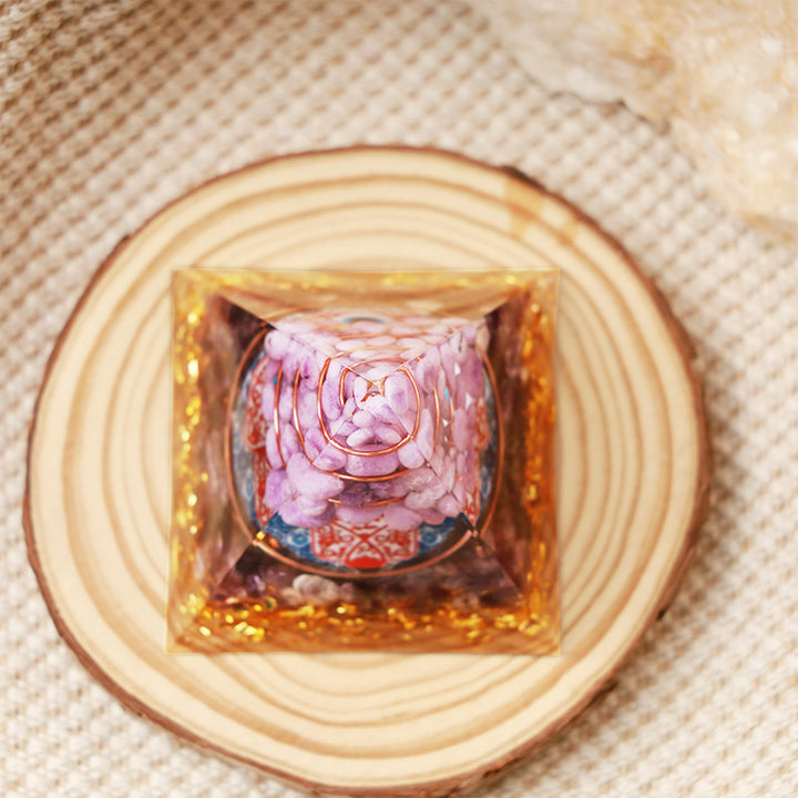 Pyramide d'orgone de protection Hamsa en améthyste Olivenorma avec jade violet