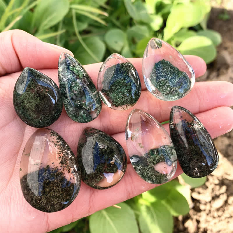 Pendentif en cristal de guérison en quartz fantôme vert