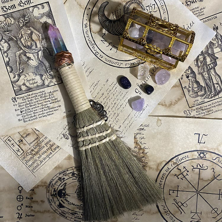Balai de cristal ornemental de sorcière rituelle Olivenorma