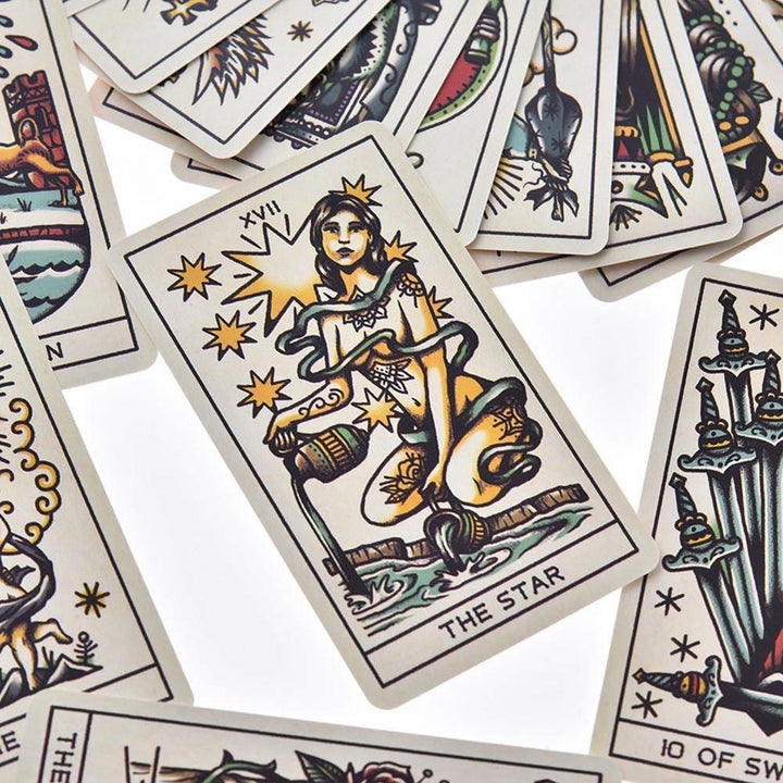Encre de tatouage et cartes de tarot d'intuition Olivenorma