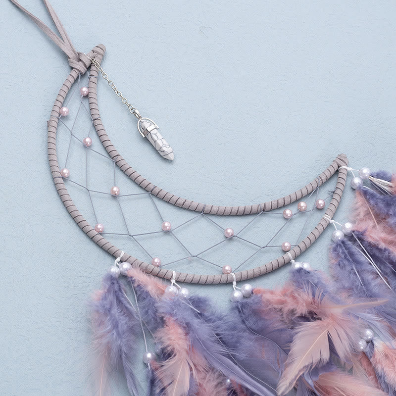 Pendentif Olivenorma en turquoise blanche et attrape-rêves en plumes grises et roses