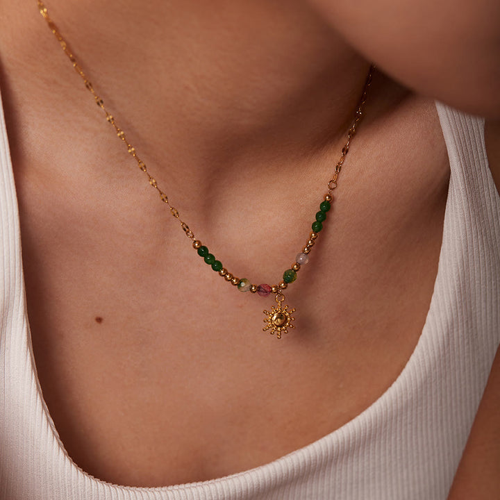 Collier avec pendentif en pierre de soleil émeraude et labradorite Olivenorma 