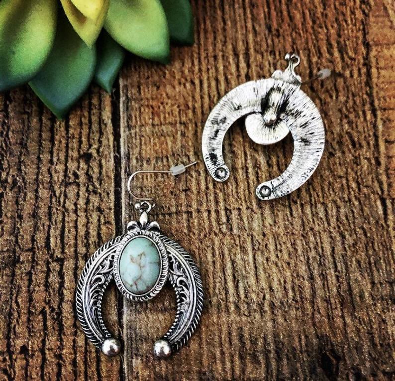 Boucles d'oreilles en turquoise sculptées en forme de croissant de lune Olivenorma