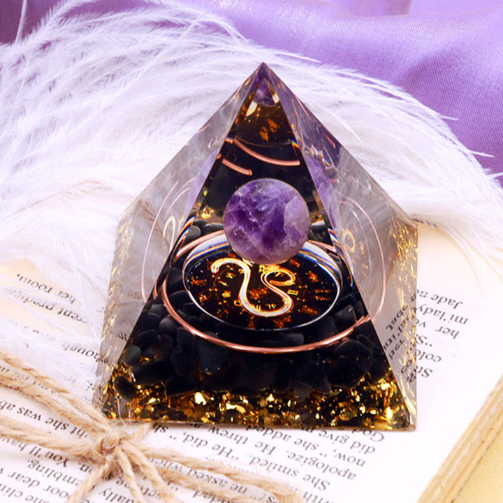 Sphère d'améthyste Olivenorma avec pyramide d'orgone du zodiaque Lion en obsidienne
