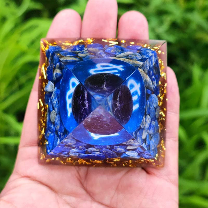 Pyramide d'orgone du zodiaque Vierge en améthyste Olivenorma avec lapis-lazuli
