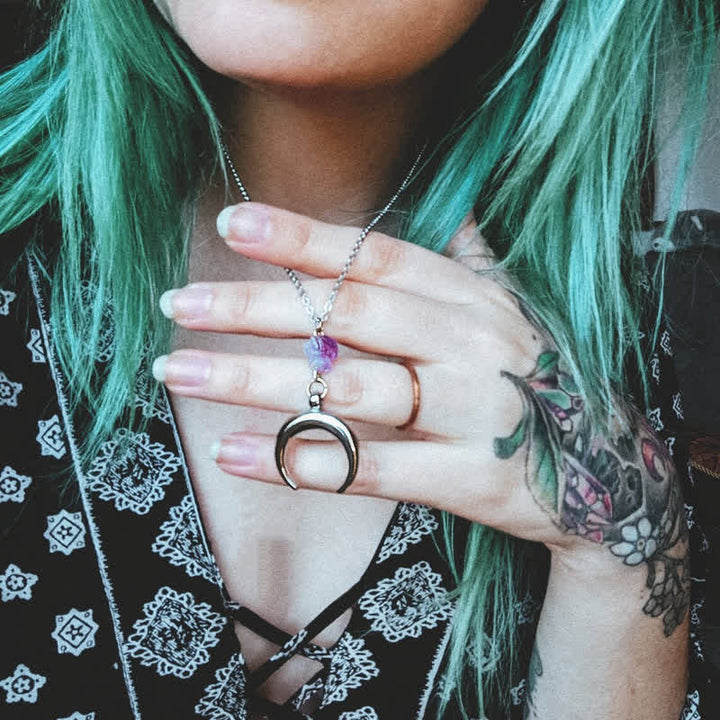 Olivenorma "LUNATHYST" - Collier avec pendentif lune sorcière en améthyste
