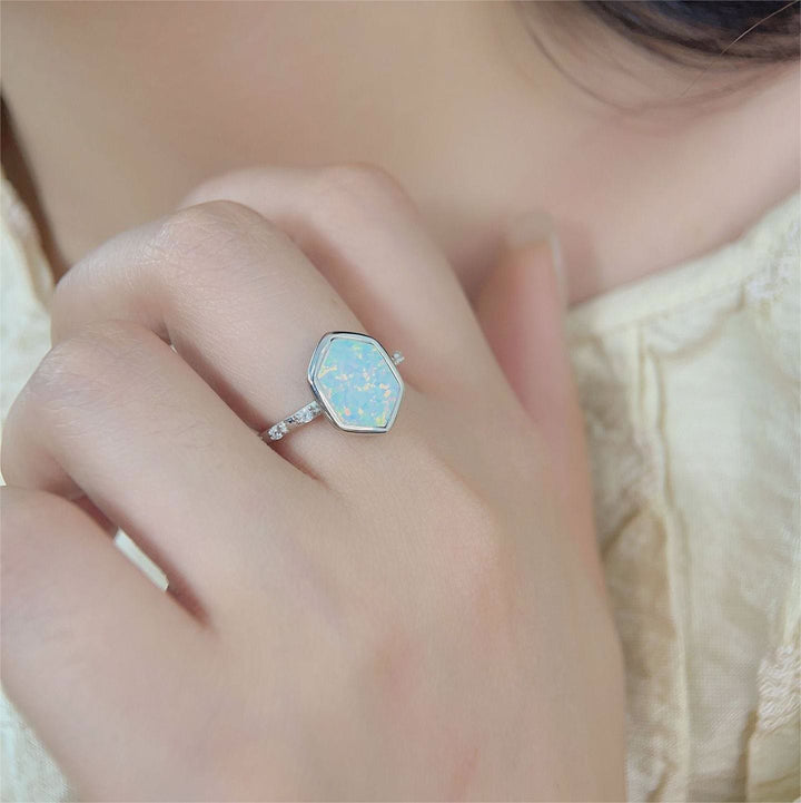 Bague Olivenorma en zircon brut opale hexagonale