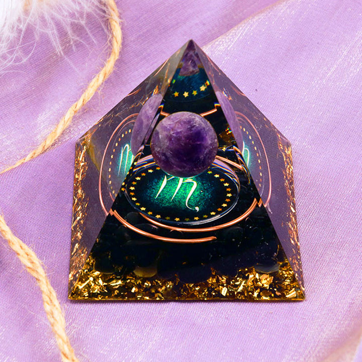 Sphère d'améthyste Olivenorma avec pyramide d'orgone du zodiaque Scorpion en obsidienne