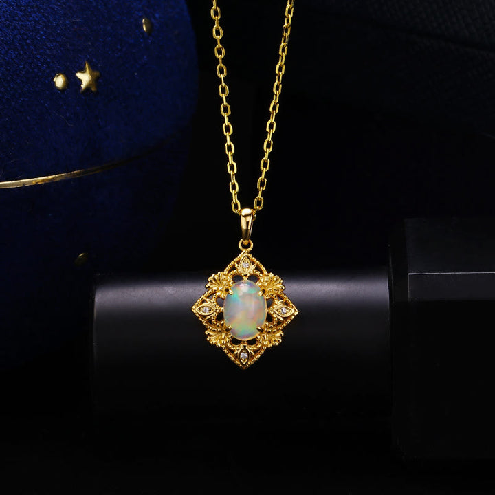 Collier avec pendentif en forme de losange découpé en opale naturelle Olivenorma