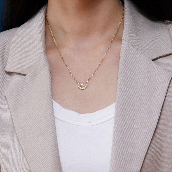 Collier en or 18 carats avec pierre de lune naturelle et soleil et lune Olivenorma 