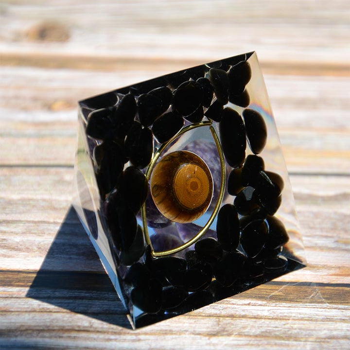 Sphère d'améthyste Olivenorma avec pyramide d'orgone en obsidienne œil de tigre 
