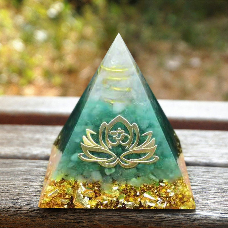 Pyramide d'orgone Lotussy en aventurine verte Olivenorma