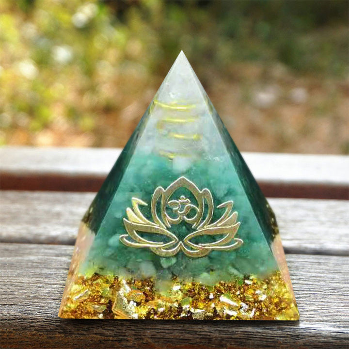 Pyramide d'orgone Lotussy en aventurine verte Olivenorma