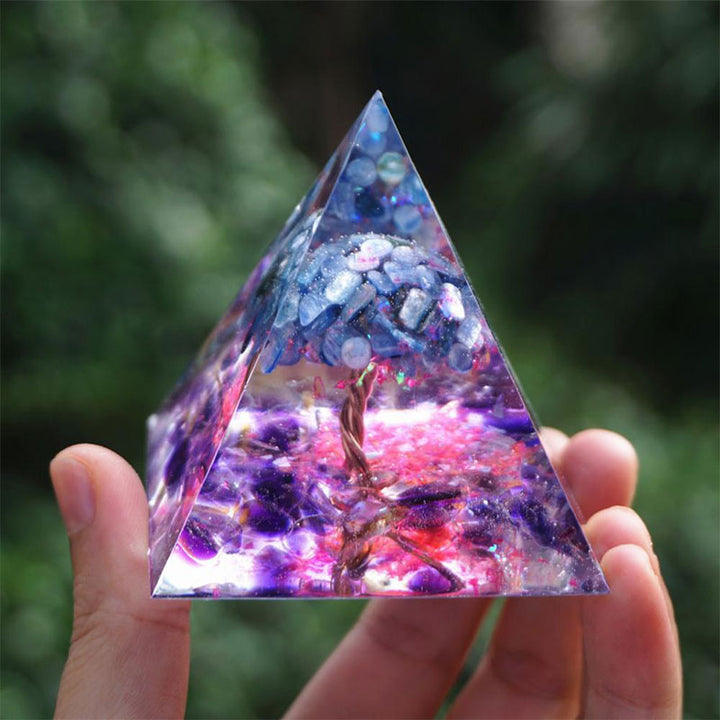 Pyramide d'orgone en cristal d'améthyste et de cyanite de l'arbre de vie Olivenorma