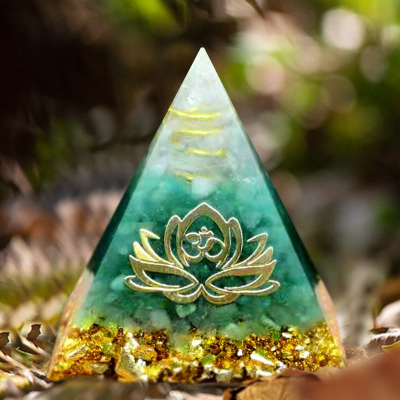 Pyramide d'orgone Lotussy en aventurine verte Olivenorma