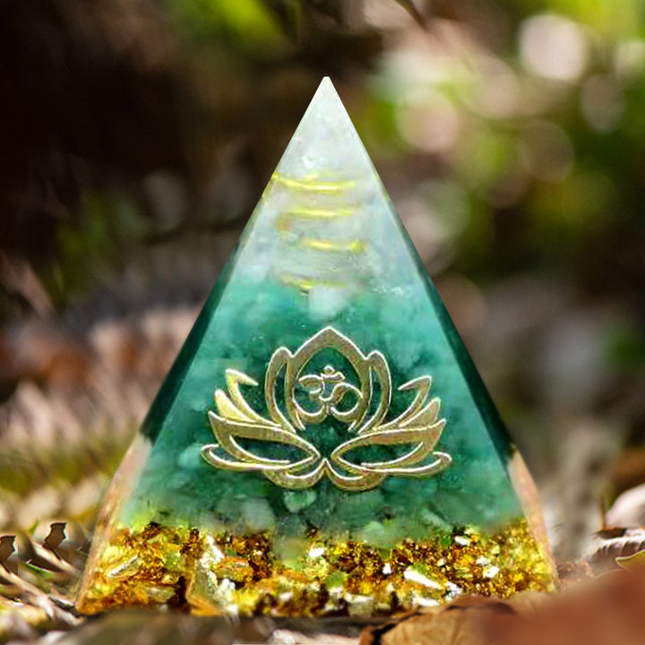 Pyramide d'orgone Lotussy en aventurine verte Olivenorma