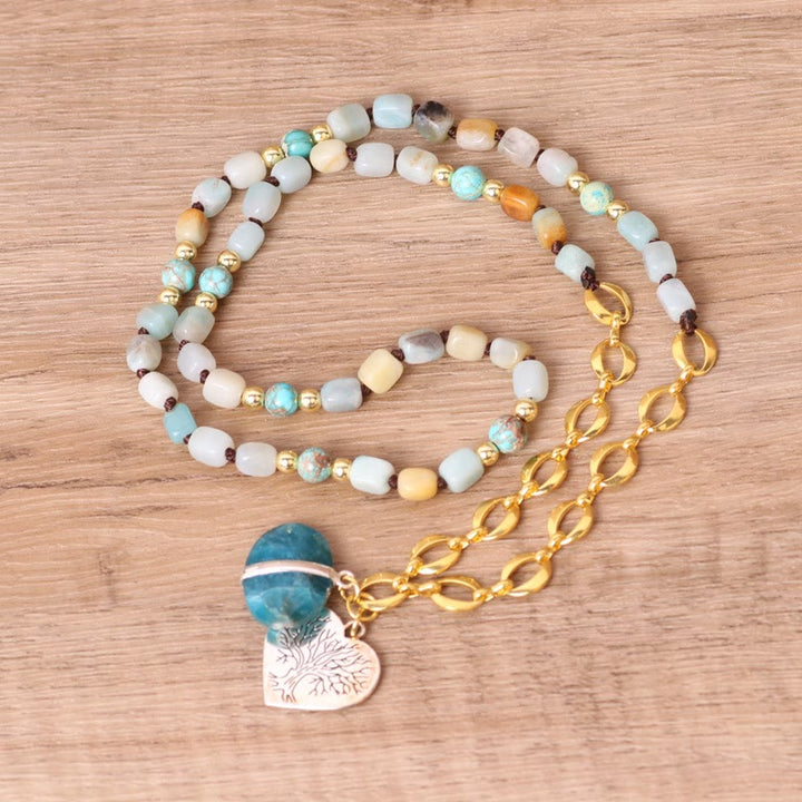 Collier Mala avec pendentif en forme de cœur et perles en pierre irrégulières Olivenorma 