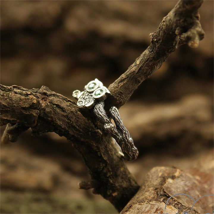 Bague de fiançailles en argent avec hibou émeraude sur la branche Olivenorma