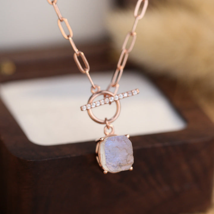 Collier avec pendentif en pierre de lune naturelle et fermoir ouvert Olivenorma