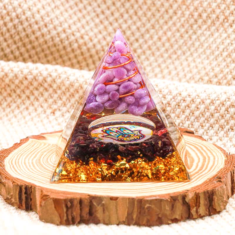 Pyramide d'orgone de guérison Hamsa en jade violet Olivenorma avec grenat