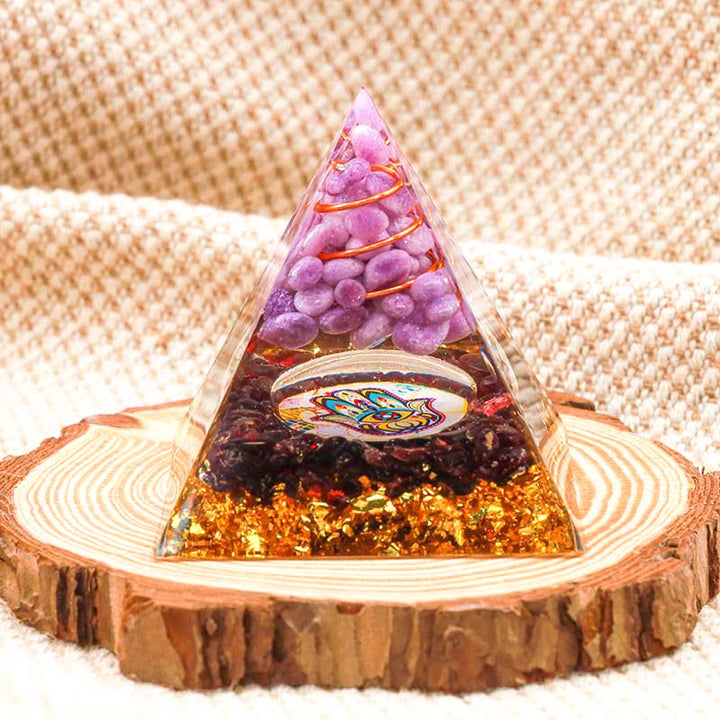 Pyramide d'orgone de guérison Hamsa en jade violet Olivenorma avec grenat