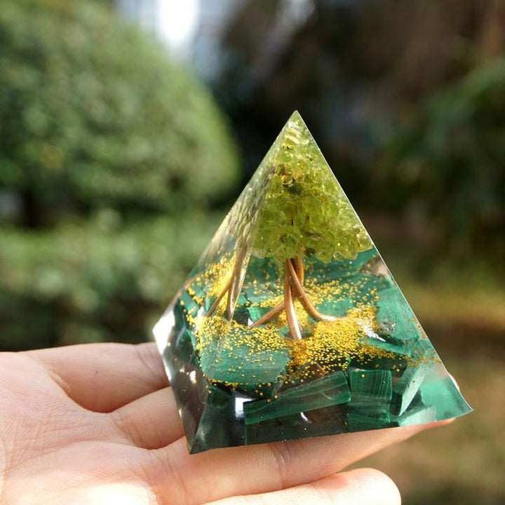 Pyramide d'orgone malachite et péridot de la forêt du Sacré-Cœur Olivenorma - image 4