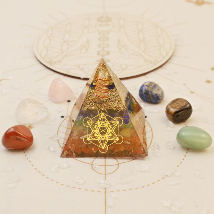 Pyramide d'orgone de guérison du cube de Métatron du chakra Olivenorma
