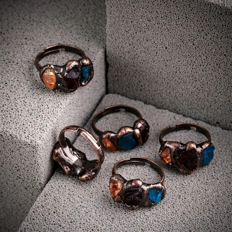 Olivenorma « Le destin » – Bague rétro à 3 cristaux de couleur aléatoire