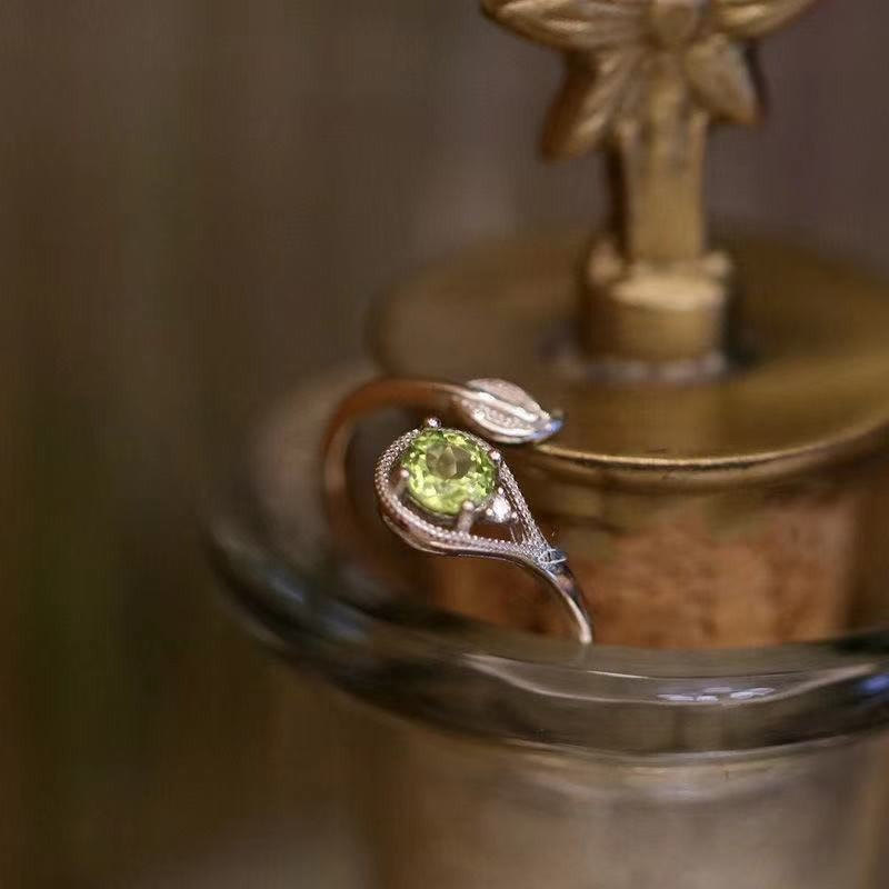 Bague vintage en feuille de péridot délicate Olivenorma 
