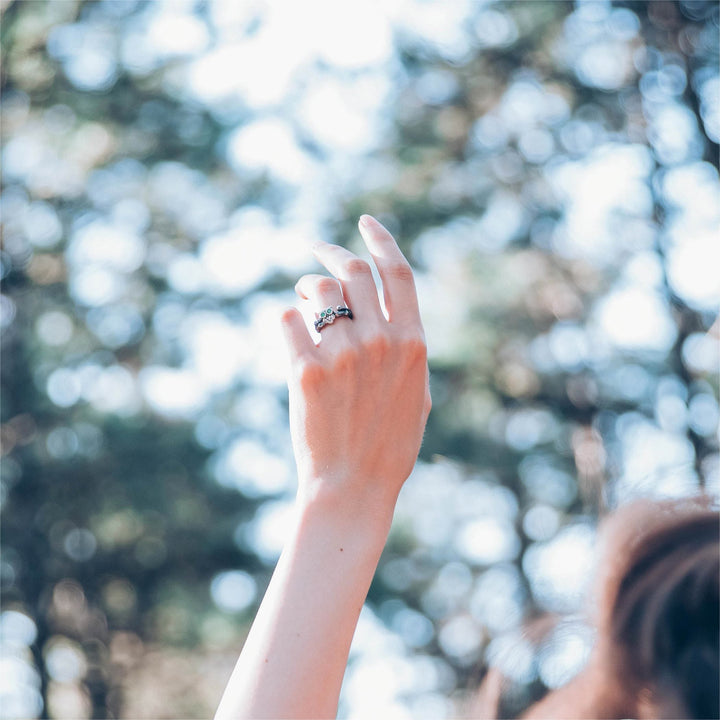 Bague de fiançailles en argent avec hibou émeraude sur la branche Olivenorma