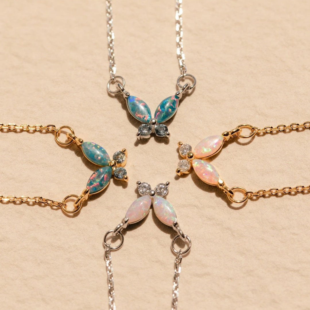 Collier pendentif papillon en acier titane avec opale bleu rose Olivenorma 