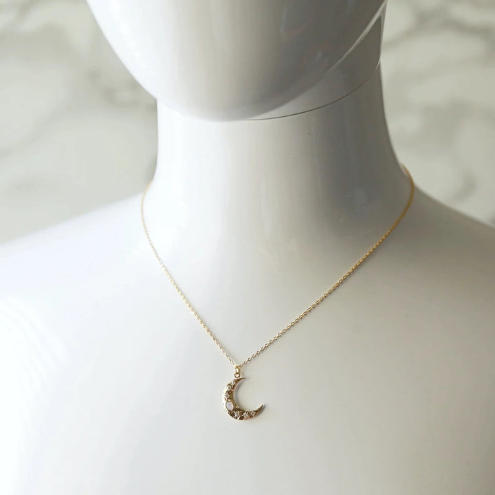Collier pendentif clavicule en opale de lune dorée Olivenorma 