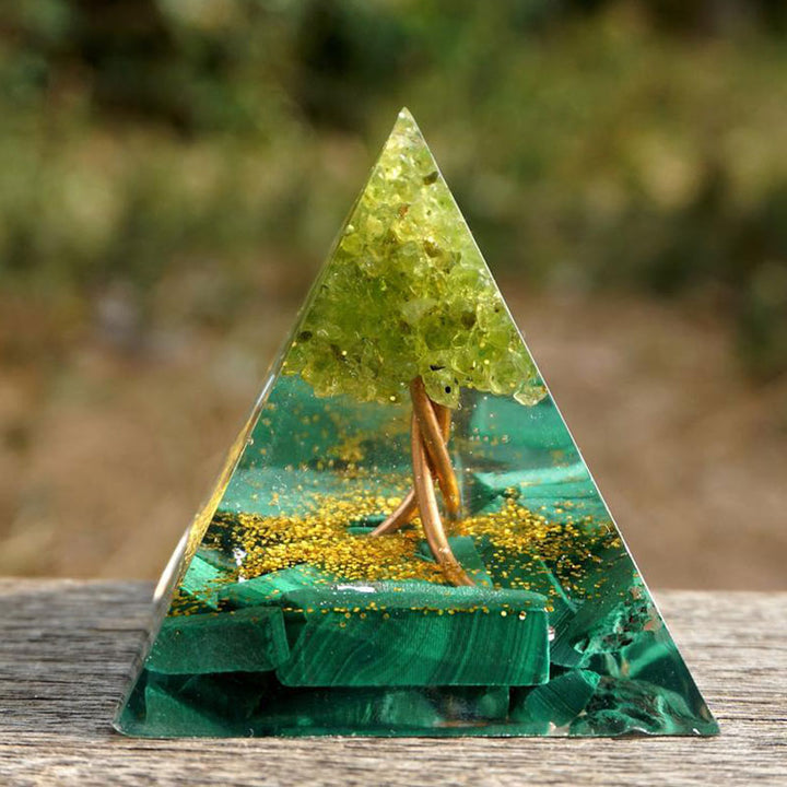 Pyramide d'orgone malachite et péridot de la forêt du Sacré-Cœur Olivenorma - image 3