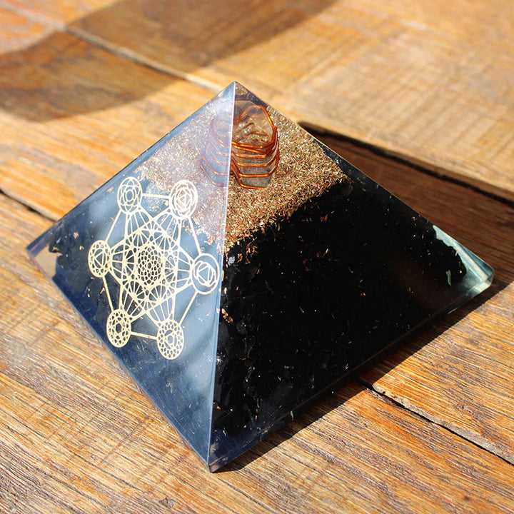 Pyramide d'orgone protectrice en tourmaline noire Olivenorma