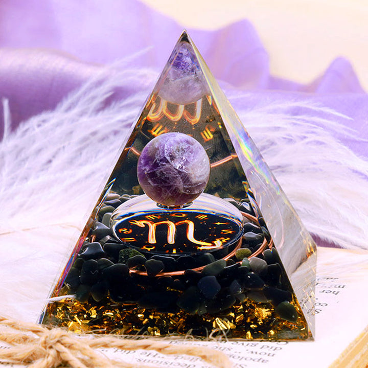 Sphère d'améthyste Olivenorma avec pyramide d'orgone du zodiaque Scorpion en obsidienne
