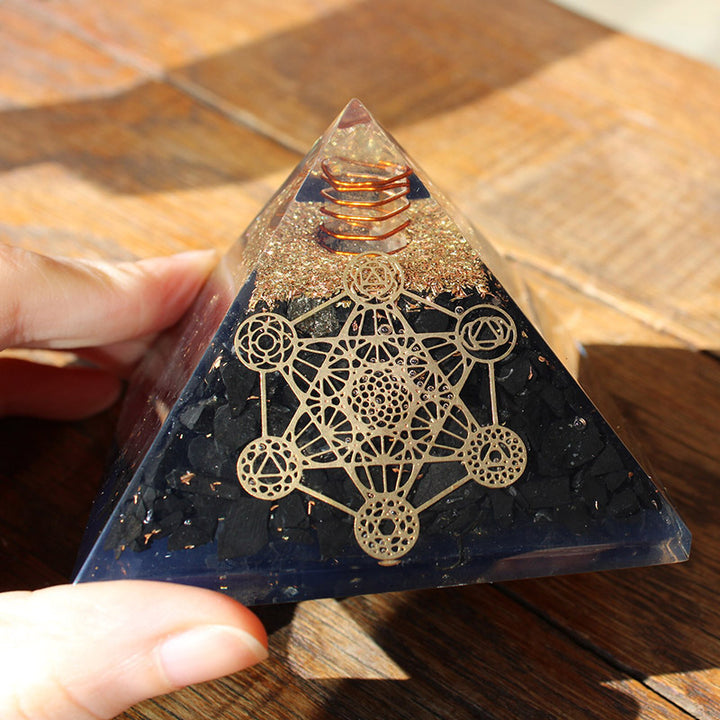 Pyramide d'orgone protectrice en tourmaline noire Olivenorma