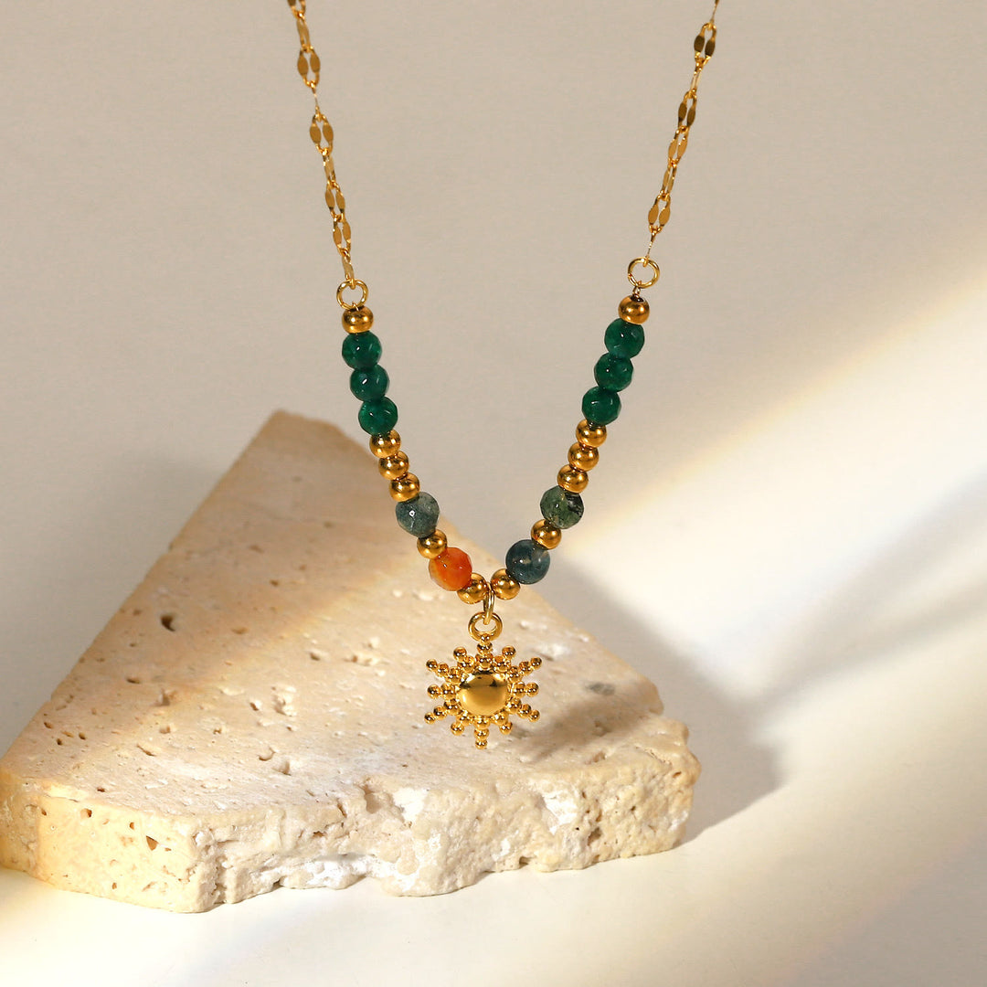 Collier avec pendentif en pierre de soleil émeraude et labradorite Olivenorma 