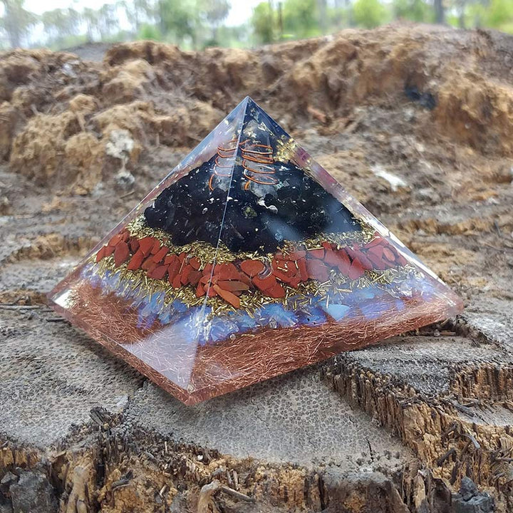 Pyramide d'orgone en cristal transparent Olivenorma avec protection opale